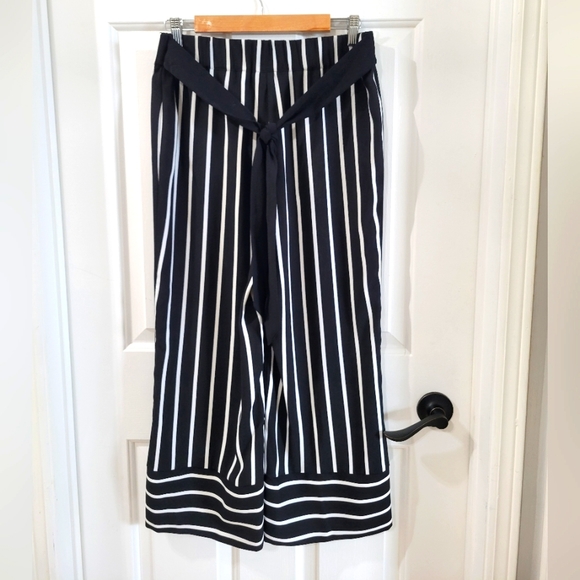 Striped Wide-Leg Cropped Pants - Picture 3 of 6